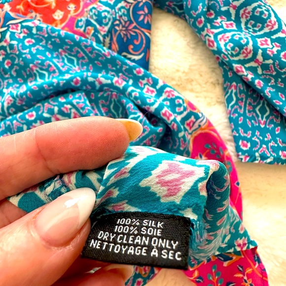 Tolani Cascade Robyn Silk Cold Shoulder Tunic -Medium - Picture 6 of 6